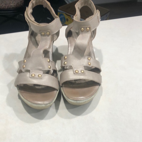 Naot Brand Beige Strappy Wedge Sandals Size 10 - Picture 2 of 4